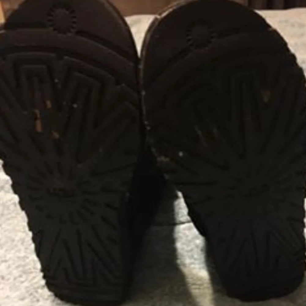Uggs - image 2